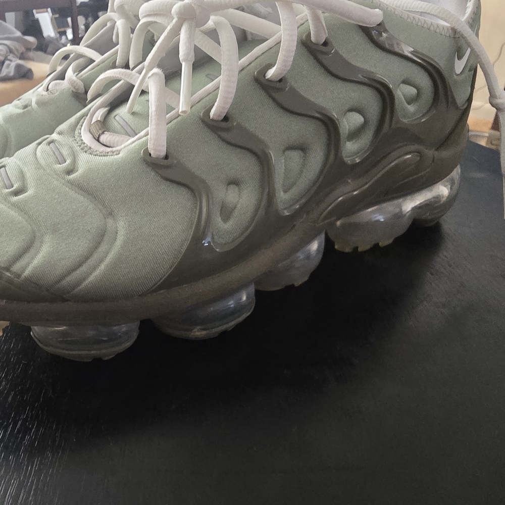 Nike Air VaporMax Plus Olive Sneakers 9 In Mens Good Condition